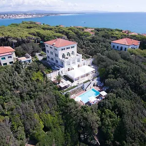 https://villa-parisi-grand-hotel.it-tuscanyhotel.com