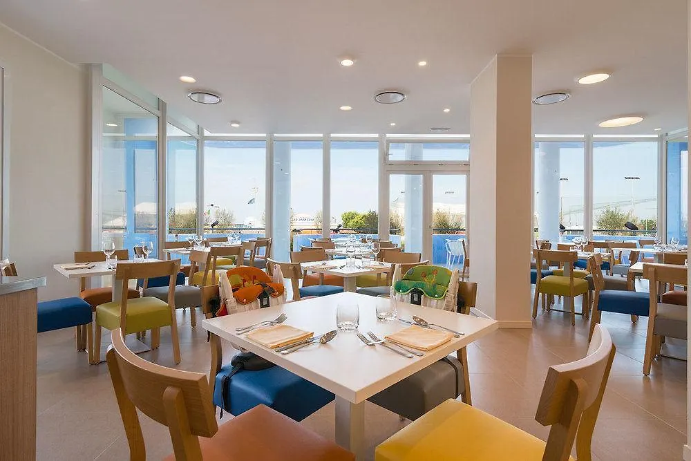 Hotel Mediterraneo Sottomarina 4*,